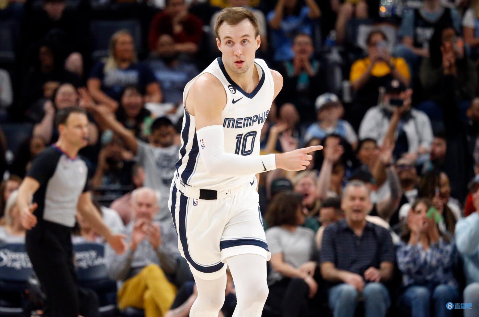 Woj：灰熊與諾威爾簽下第二份十天合同 肯納德預(yù)計(jì)2-3周內(nèi)回歸